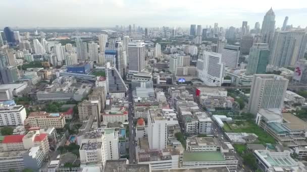 Imagens aéreas da cidade da torre de escritório — Vídeo de Stock