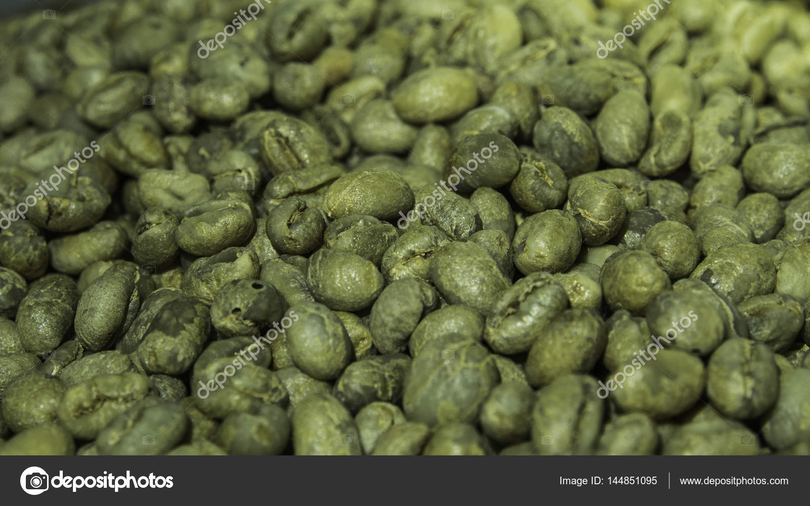 chicco di caffè verde nero