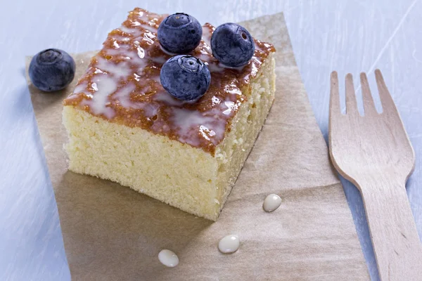 Trois gâteaux au lait aux myrtilles — Photo