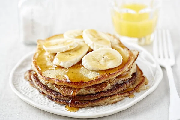 Banana pancakes maple syrup — Stock Photo, Image
