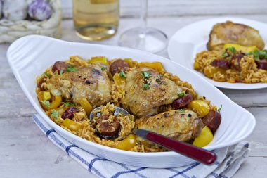 Tavuk Chorizo pirinç Pot