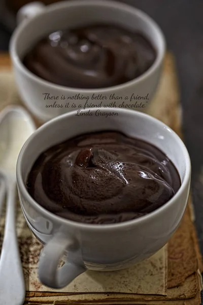 Budyń czekoladowy w filiżanki — Zdjęcie stockowe