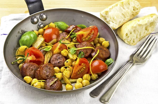 Chorizo nohut domates fesleğen ile 