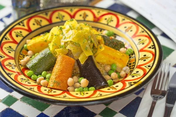Марокканский кускус с овощами — стоковое фото