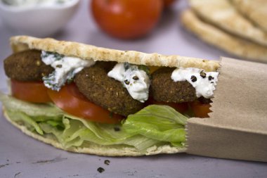 Pita ekmeği felafel