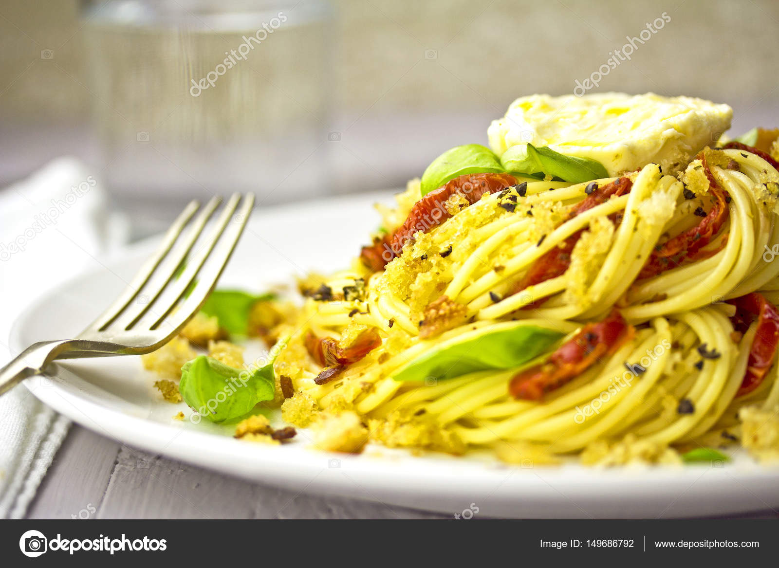 Domatesli Fesleğenli Spaghetti Domatesli Fesleğenli Spaghetti