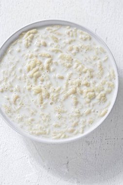 Kahvaltı süt döktü erişte çorbası