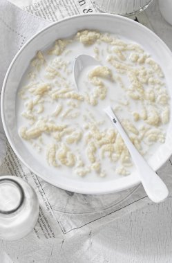 Kahvaltı süt döktü erişte çorbası