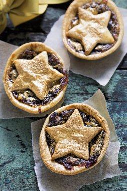 Krema şeker ile Noel kıymalı börek 