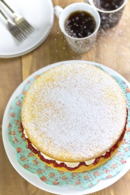 Victoria sünger kek krem ve reçel ile 