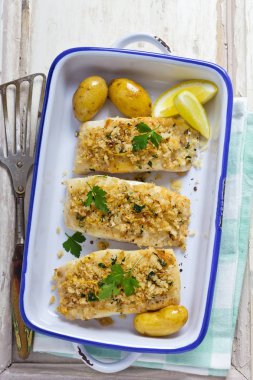 Patates ile pişmiş morina fileto