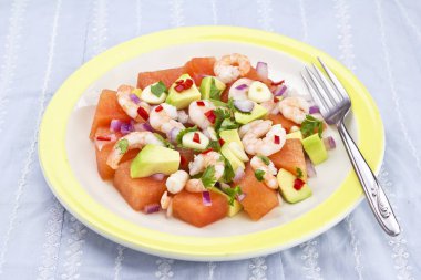 Avokado, karides, karides yaz salatası