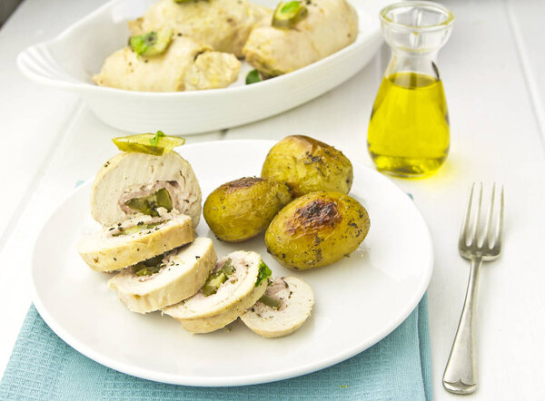 Chicken roulades with baby potatoes and herbs 