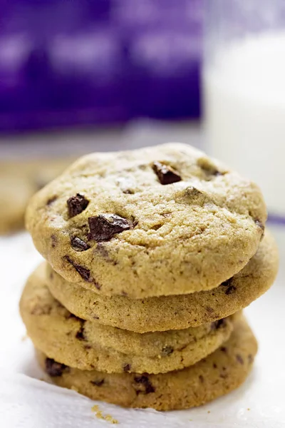 Chocolate chip cookies stacked — Stock Photo, Image