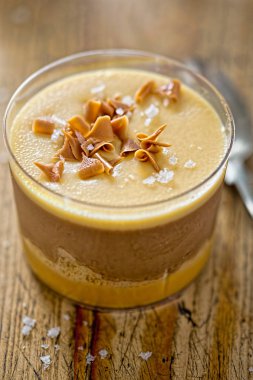 Deniz tuzlu karamel ve Belçika çikolata mousse
