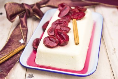 Erik soslu Panna Cotta 