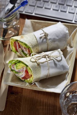 Baharatlı Blt bacon marul domates sarma