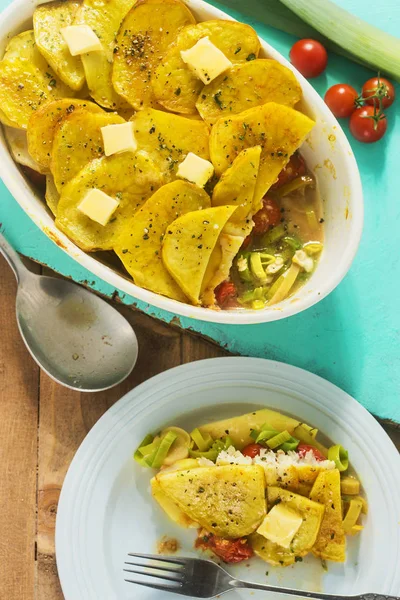 Tray baked fish and potatoes — Stock Photo, Image