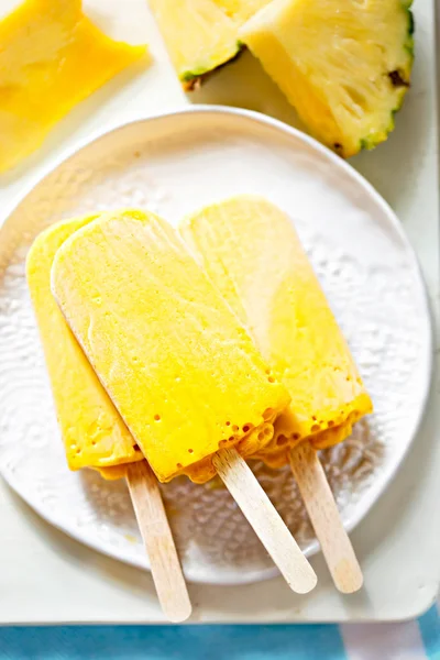 Mango pineapple ice cream popsicles — Stock Photo, Image