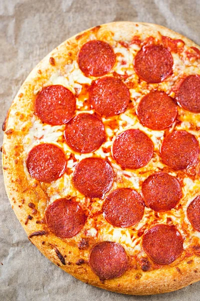 Biberli pizza biber sosu ile 