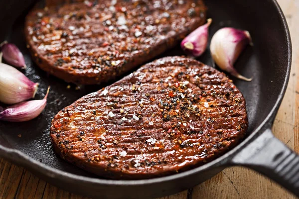 Meet free savoury flavour grillsteak, made with Mycoprotein, in pepper coating — Stock Photo, Image