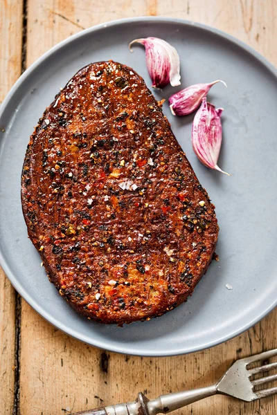 Meet free savoury flavour grillsteak, made with Mycoprotein, in pepper coating — Stock Photo, Image