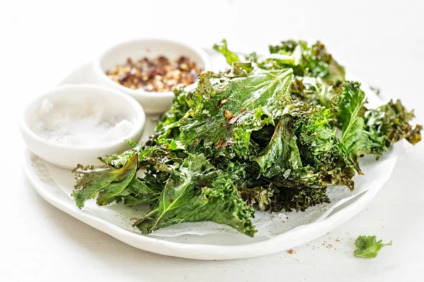 Kale chips with chilli flakes