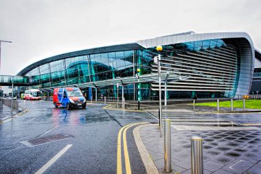 Havaalanı (19 Kasım 2010 tarihinde açılmıştır) Terminal 2 Dublin Dublin, İrlanda için 15 milyon yolcu her yıl, işleyebilir dar vücut uçak park uçak sağlar. 14 Ağustos 2017