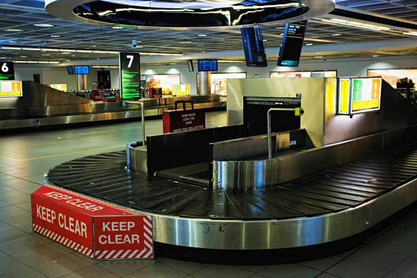 Empty luggage belt/carousel on Terminal One Dublin airport, Dublin, Ireland, 14 August 2017 — Stock Photo, Image