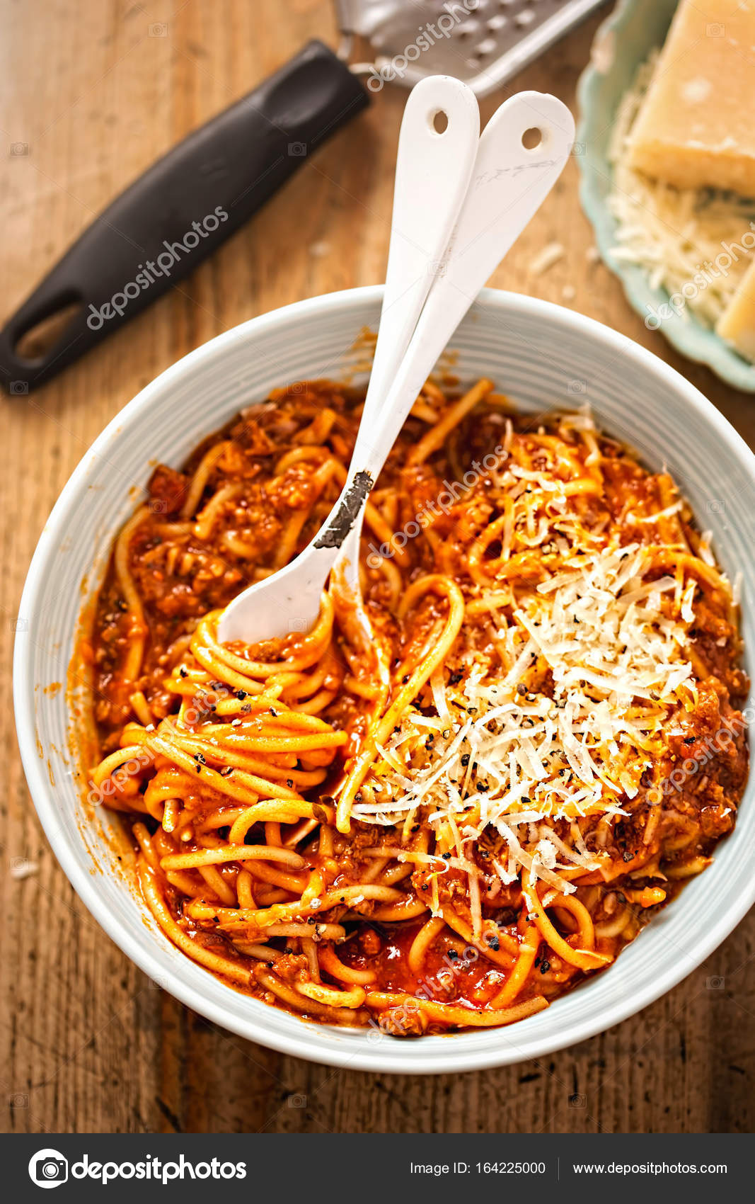 Sığır bolonez soslu spagetti tarifi Sığır bolonez soslu spagetti tarifi