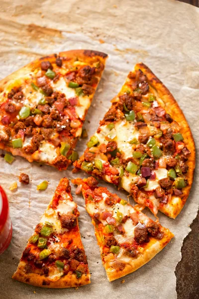 Özensiz Giuseppe-sıcak baharatlı sığır eti, yeşil biber Pizza 