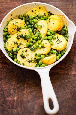 Bebek patates ile bezelye bitki maydanoz ezmesi