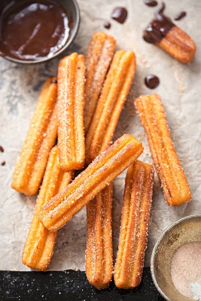 Churros com açúcar e molho de chocolate — Fotografia de Stock