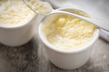 Kaymak sütlaç