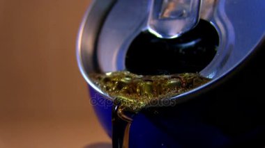 Soda dökme. Kabarcıklar bırakmadan ve köpükler