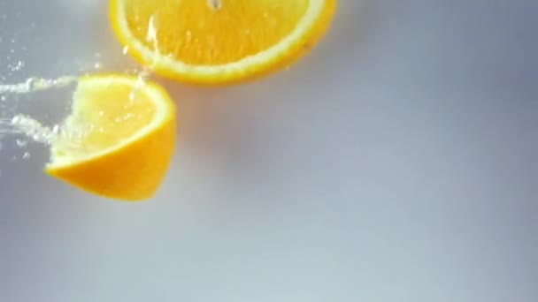 落入水的水果沙拉 — 图库视频影像