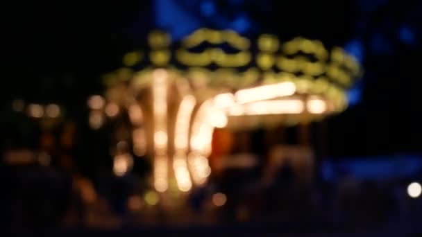 Fransız Carousel parlayan ışıkları ile bulanık — Stok video