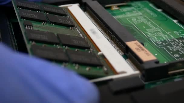 Memória Ram dimm no notebook — Vídeo de Stock