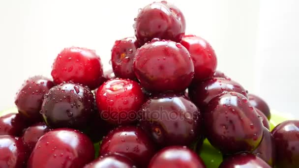 新鲜的樱桃浆果上的水珠 — 图库视频影像