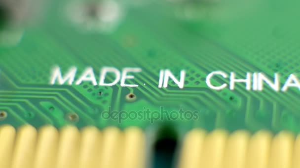 Piezas de computadora con la etiqueta Made in China — Vídeo de stock