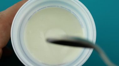 Yoğurt kavanoz açılış