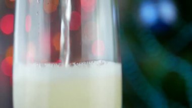 Tatil bokeh dökülen şampanya