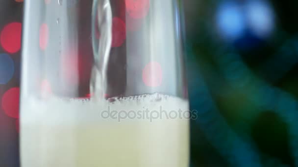 Champagne versando sopra vacanza bokeh — Video Stock