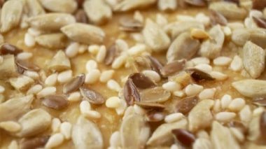 Ayçiçeği, keten ve susam vegan kıtır kıtır kurabiye