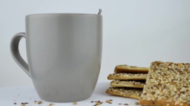 Ayçiçeği ve çay ile gevrek tatlılar