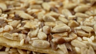Ayçiçeği, keten ve susam vegan kıtır kıtır kurabiye