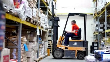 İşçi sürücü forklift Paletli taşıma ambar
