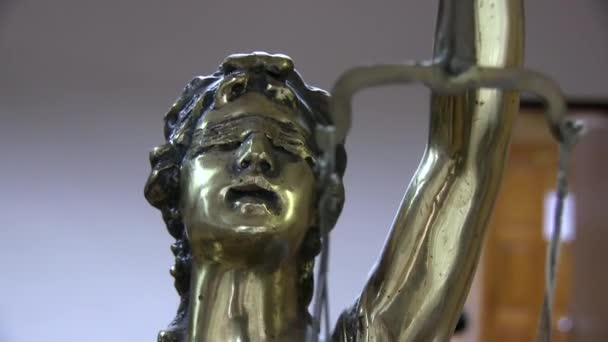 Статуя леди-судьи — стоковое видео