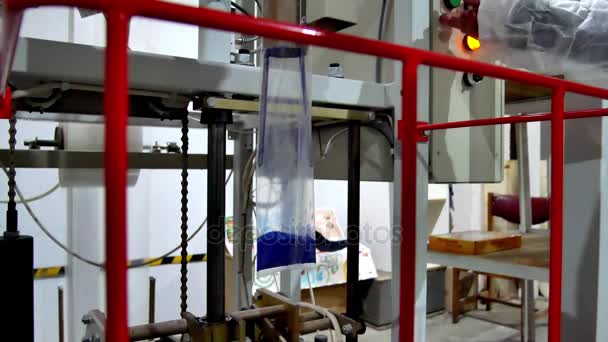 Machine d'emballage pour l'emballage de produits chimiques ou de poudres — Video