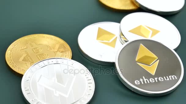 Bitcoin Btc Ethereum Eth Και Litecoin Ltc Κέρματα Είναι Περιστρέφεται — Αρχείο Βίντεο